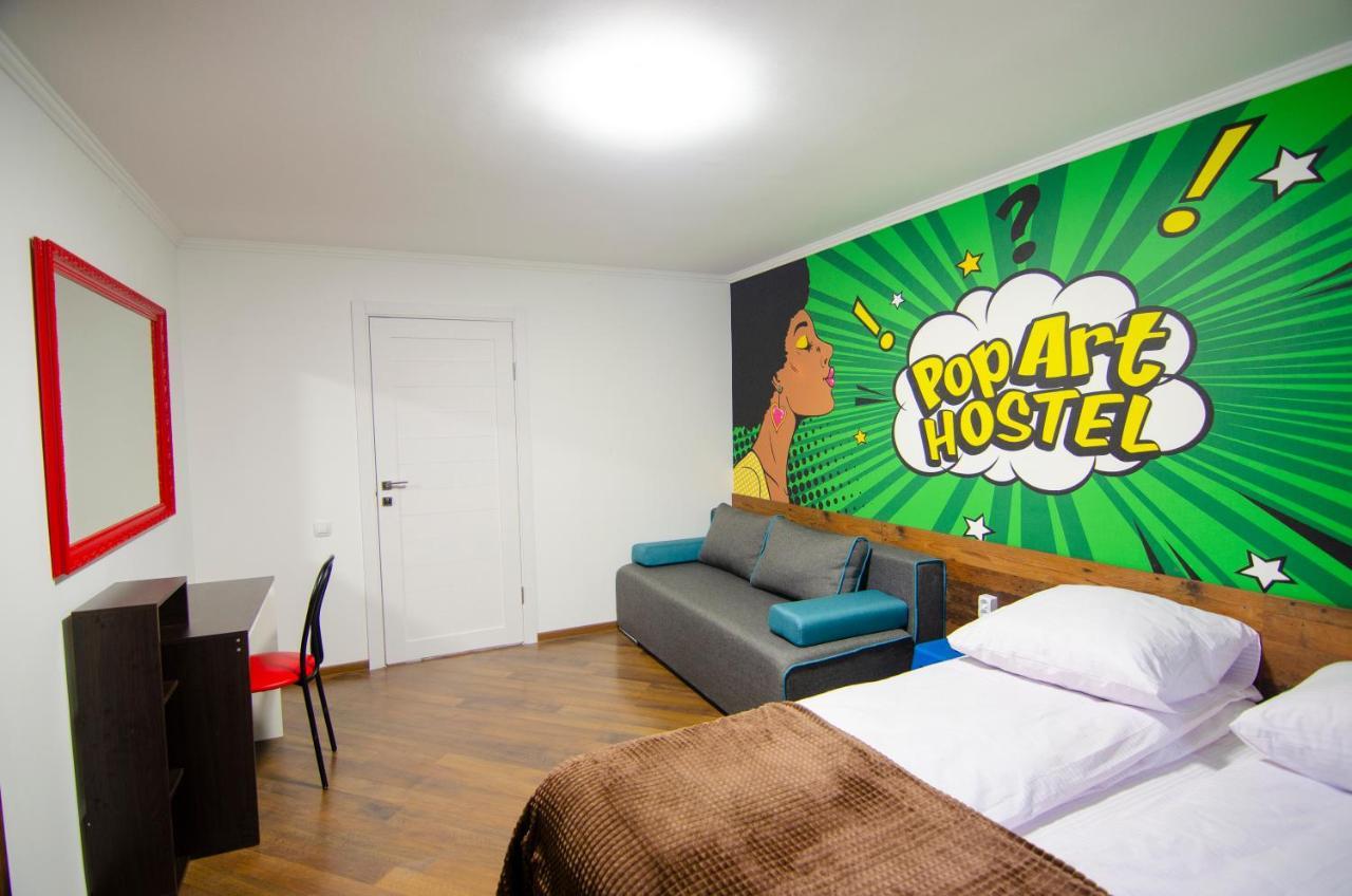 Pop Art Hostel Rynok Sq Lviv Exteriör bild