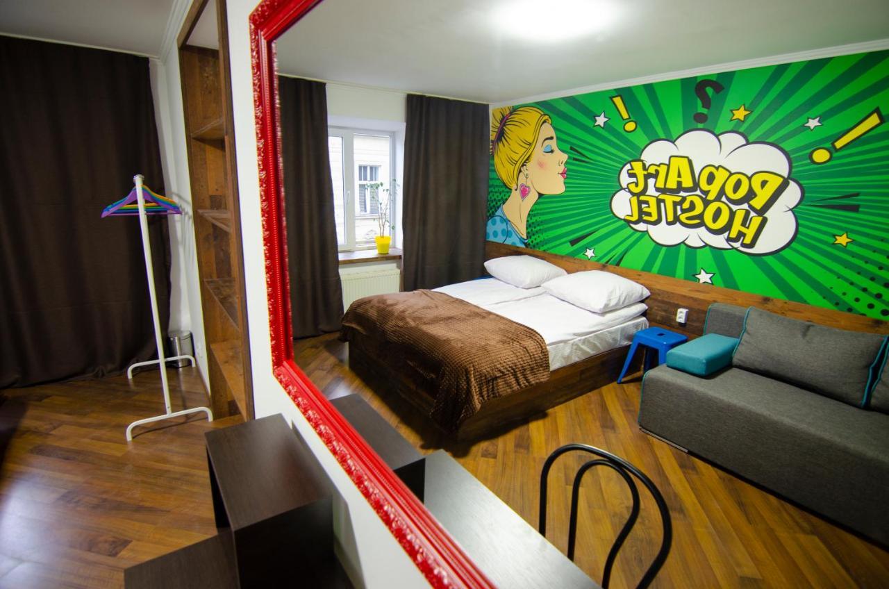 Pop Art Hostel Rynok Sq Lviv Exteriör bild