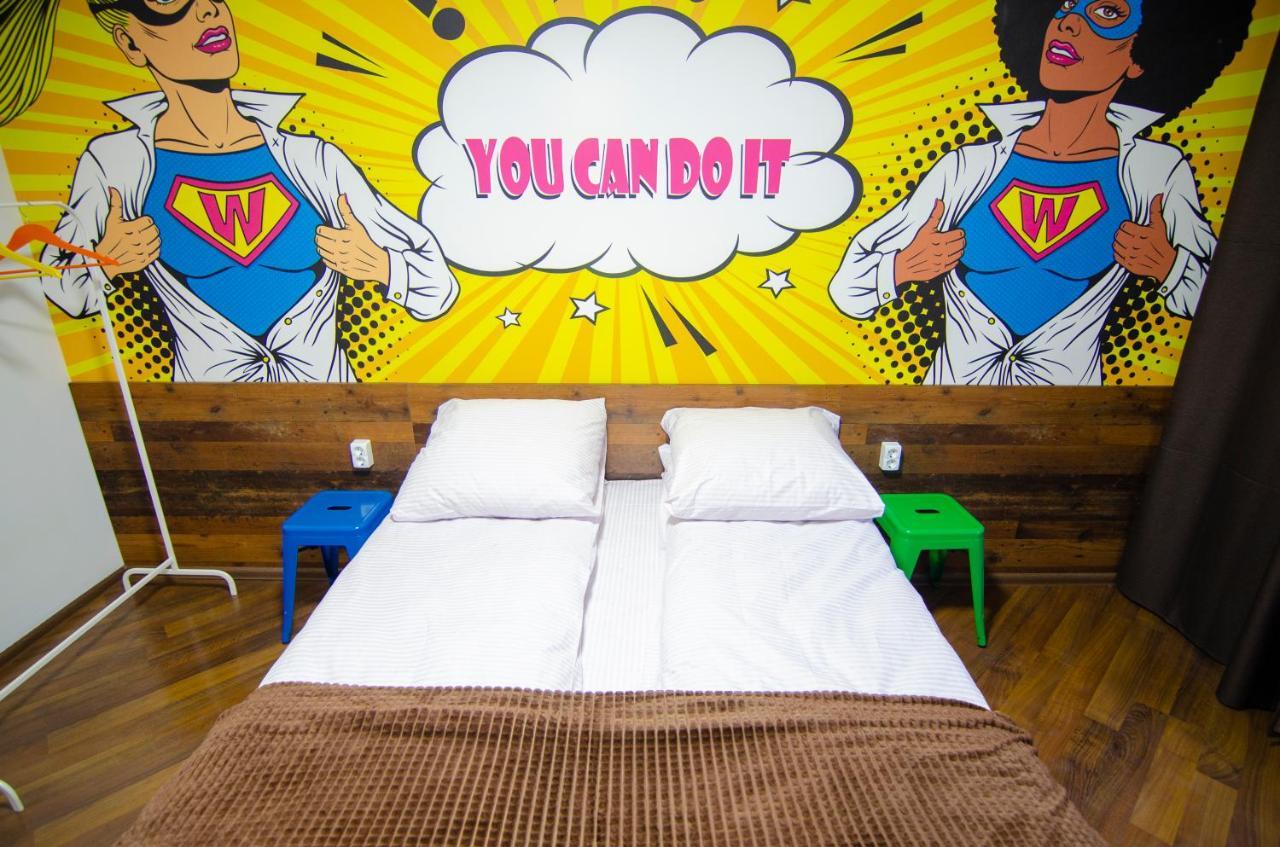 Pop Art Hostel Rynok Sq Lviv Exteriör bild