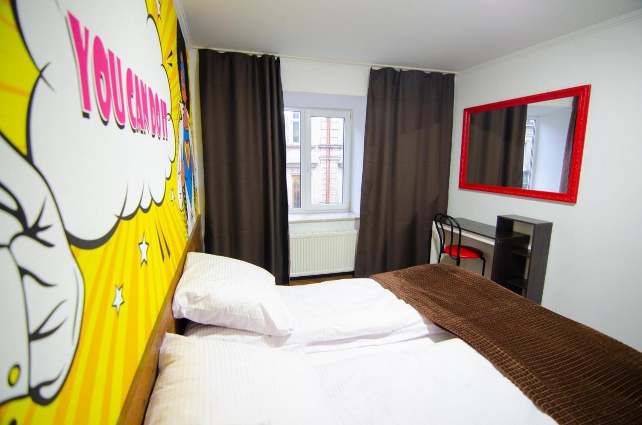 Pop Art Hostel Rynok Sq Lviv Exteriör bild