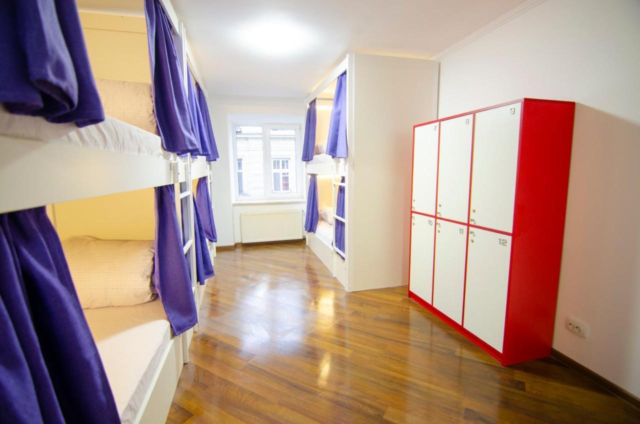 Pop Art Hostel Rynok Sq Lviv Exteriör bild